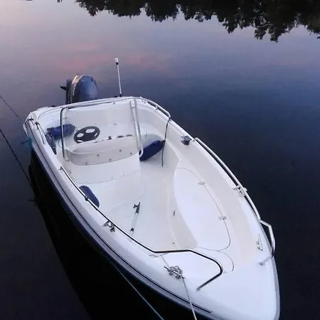 Dom wakacyjny Cottage, Boat, Spa, Private Dock, *