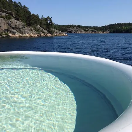 Cottage, Boat, Spa, Private Dock, ليلسلاند