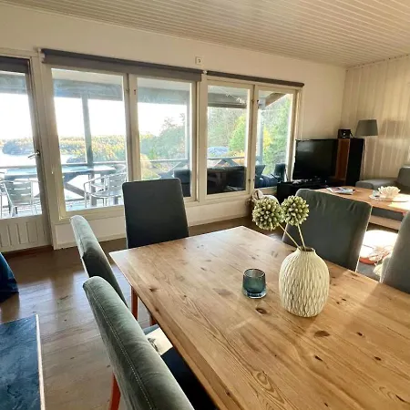 Cottage, Boat, Spa, Private Dock, بيت للعطل ليلسلاند